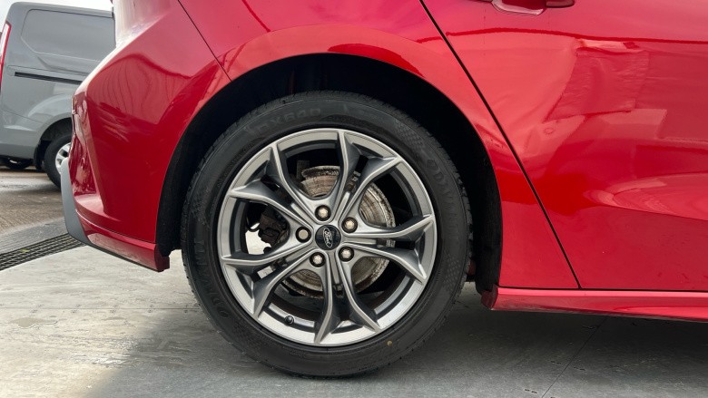 Ford Focus 1.0 EcoBoost Hybrid mHEV 125 ST-Line Edition 5dr Petrol Hatchback